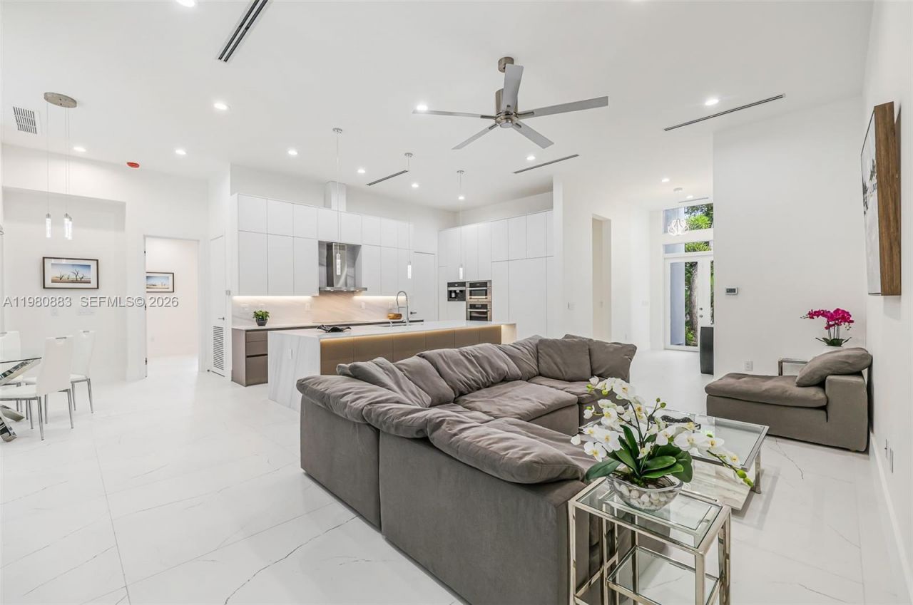 11780 NE 8th Ave , Biscayne Park, FL 33161 Photo