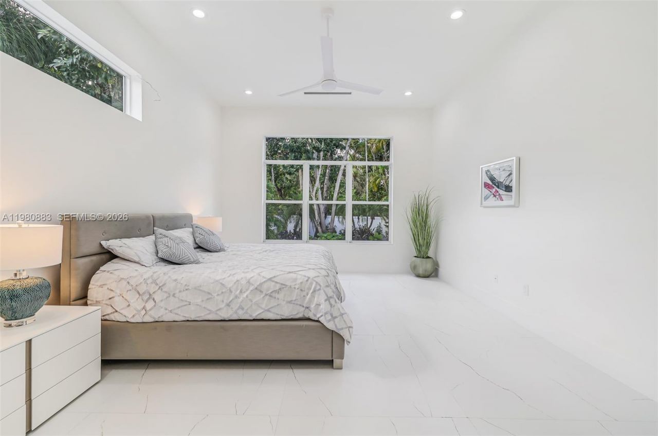 11780 NE 8th Ave , Biscayne Park, FL 33161 Photo