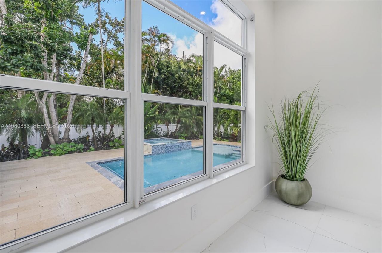 11780 NE 8th Ave , Biscayne Park, FL 33161 Photo