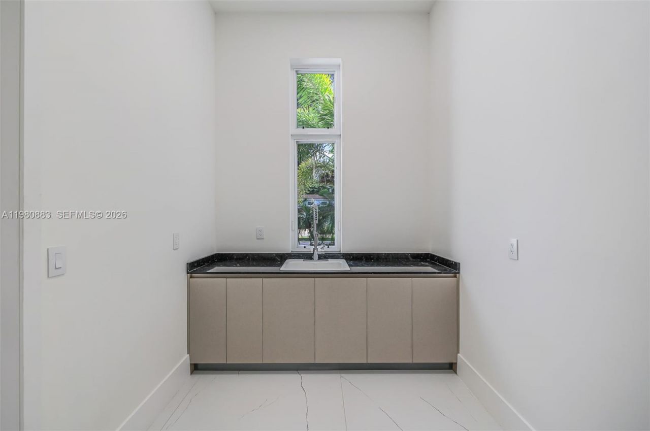 11780 NE 8th Ave , Biscayne Park, FL 33161 Photo