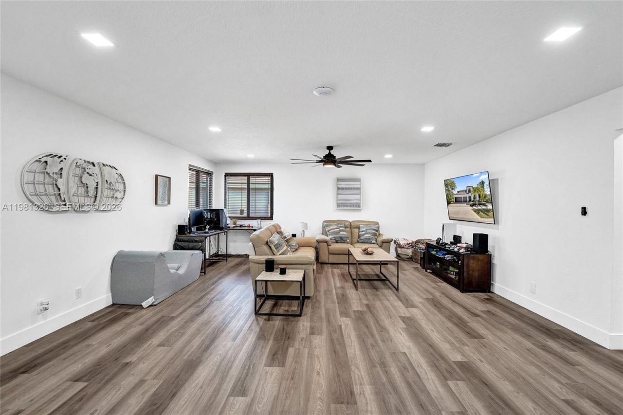 13076 NW 14th St , Pembroke Pines, FL 33028 Photo