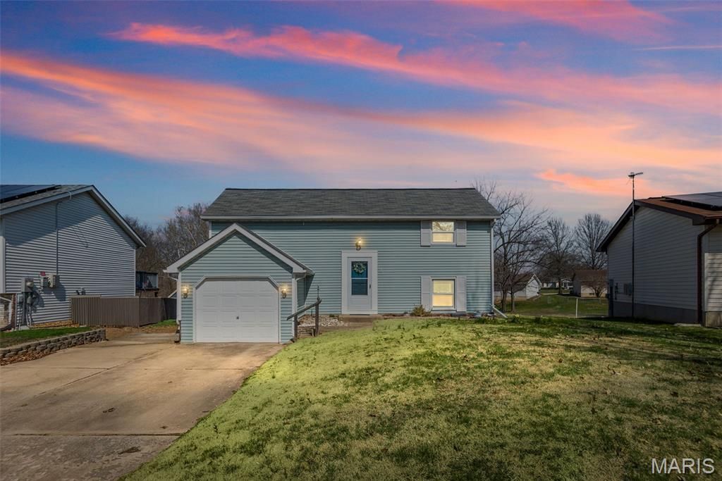 121 Walnut Ridge Drive , Bethalto, IL 62010 Main Photo