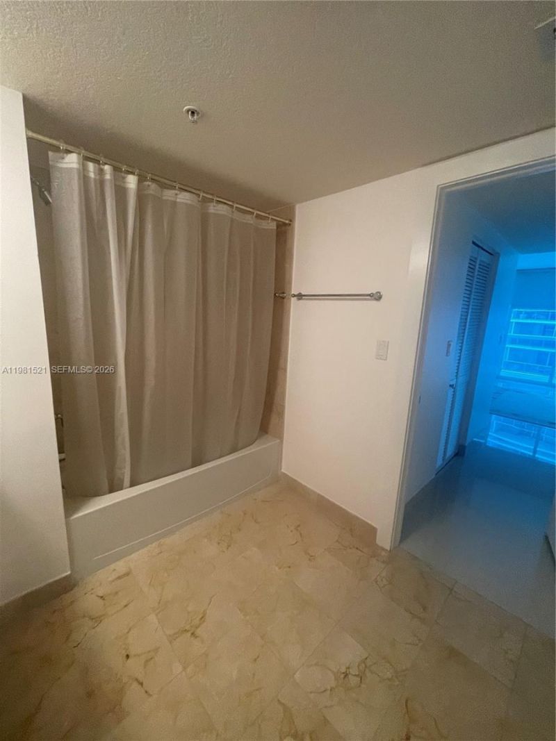 1800 N Bayshore Dr , Unit 1812, Miami, FL 33132 Photo