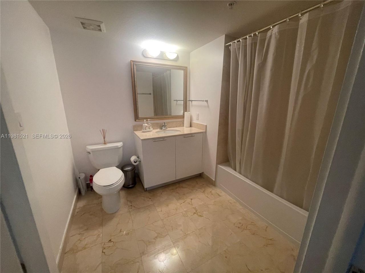 1800 N Bayshore Dr , Unit 1812, Miami, FL 33132 Photo