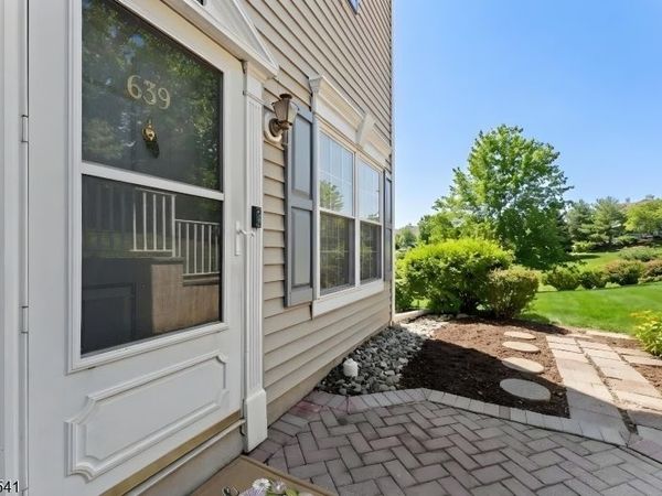 639 Magnolia Ln, Branchburg, NJ 08876