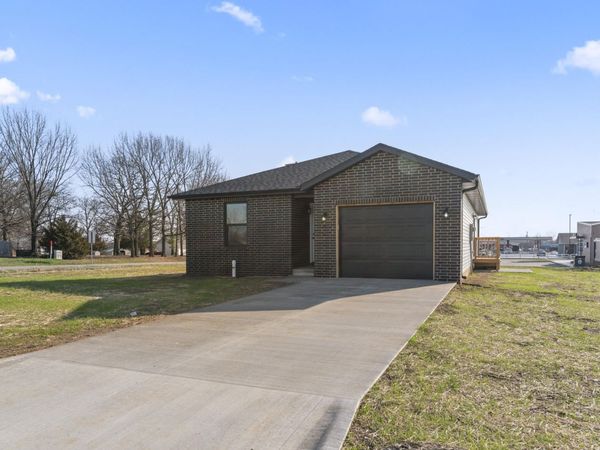 416 N Cherokee Trail, Clever, MO 65631