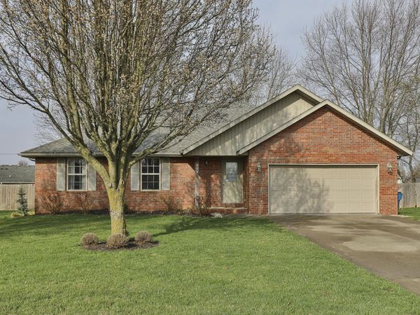 509 S Birchwood Street, Strafford, MO 65757