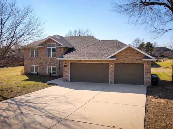 2401 S April Avenue, Springfield, MO 65807