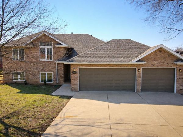 2401 S April Avenue, Springfield, MO 65807