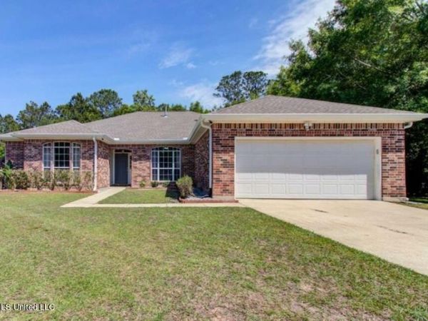 12 N Lakeview Drive, Ocean Springs, MS 39564