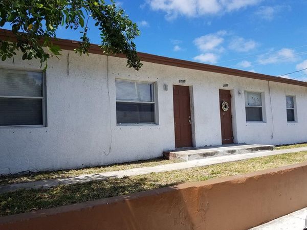 2009 Division Avenue, West Palm Beach, FL 33407