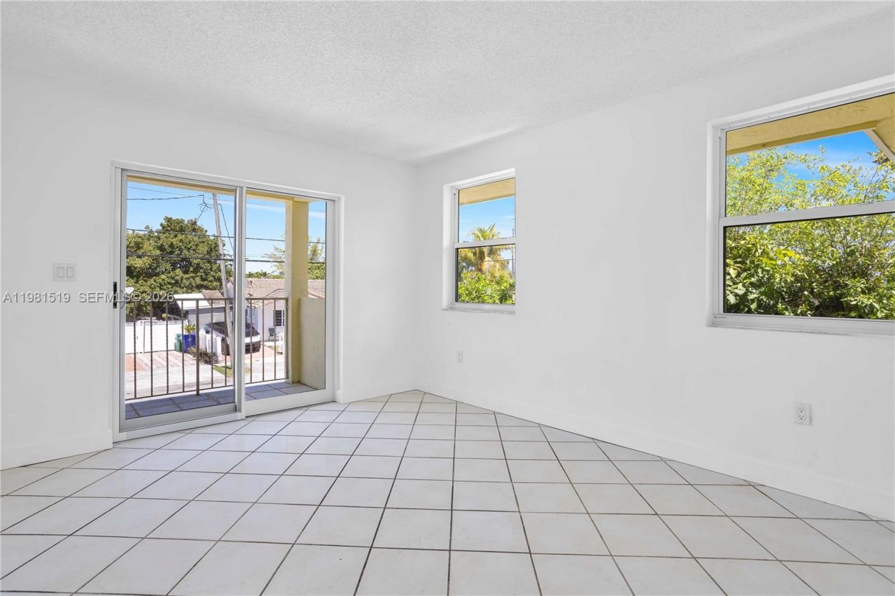 3524 NW 4th Ter , Miami, FL 33125 Photo