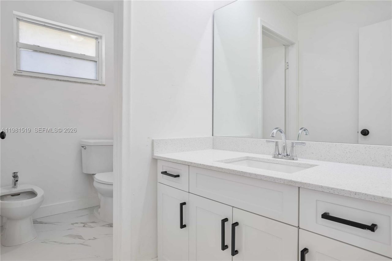 3524 NW 4th Ter , Miami, FL 33125 Photo