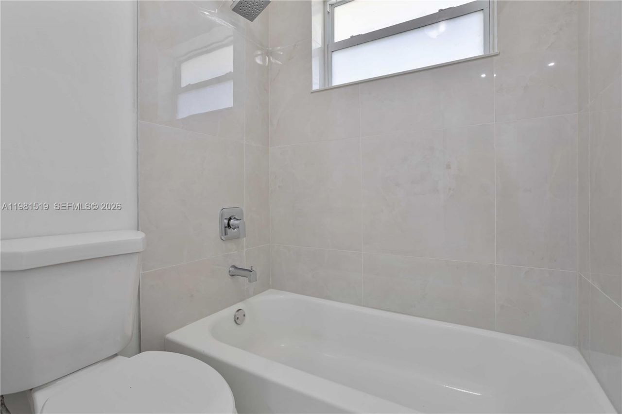 3524 NW 4th Ter , Miami, FL 33125 Photo