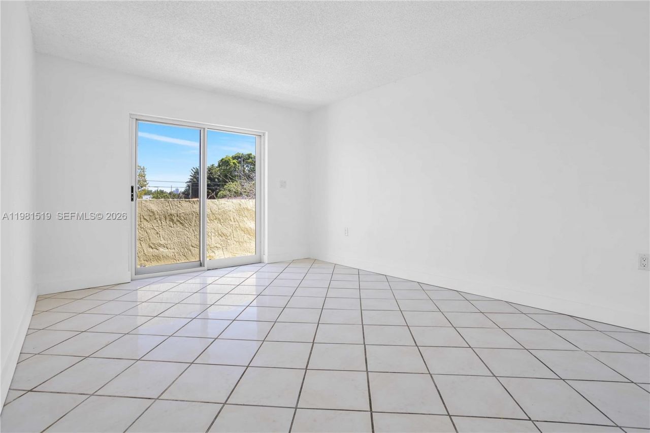 3524 NW 4th Ter , Miami, FL 33125 Photo