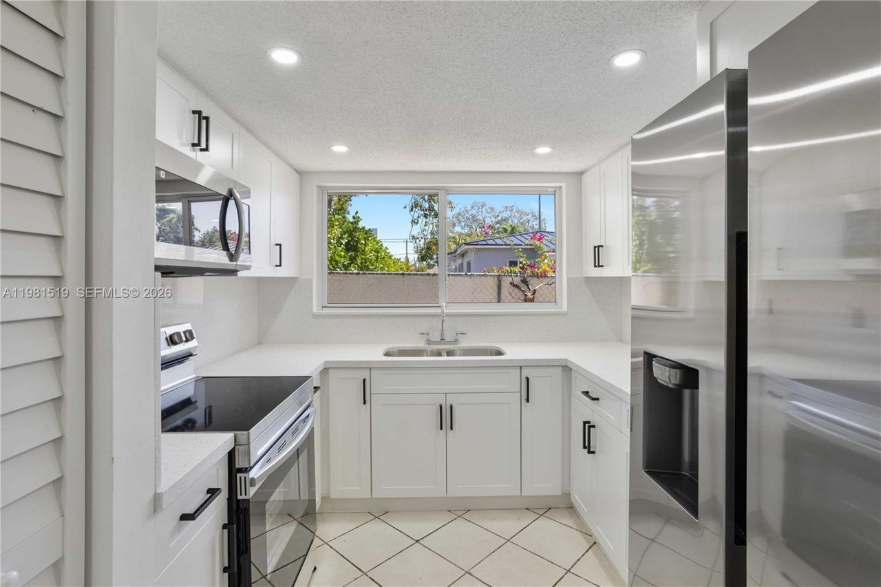 3524 NW 4th Ter , Miami, FL 33125 Photo