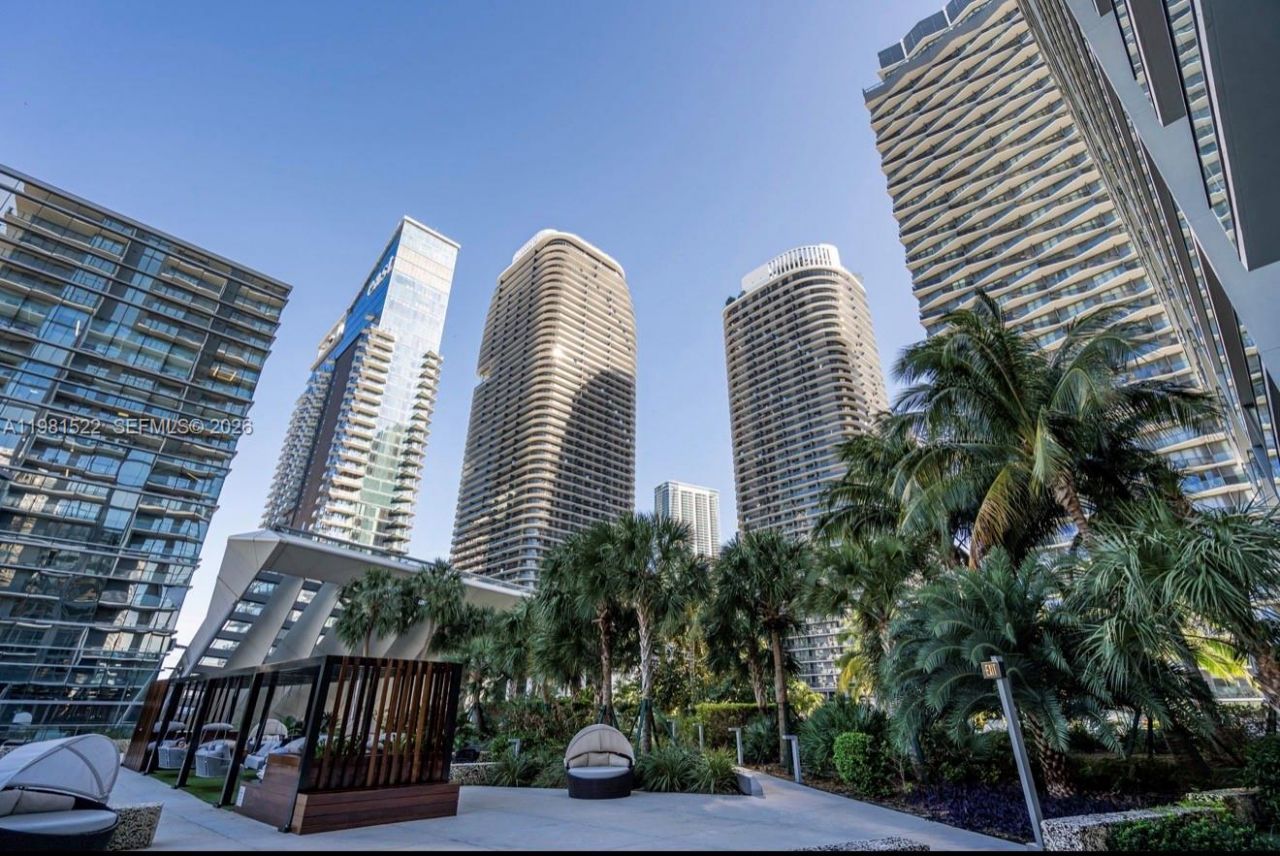 88 SW 7th St, Unit 2005, Miami, FL 33130 Photo