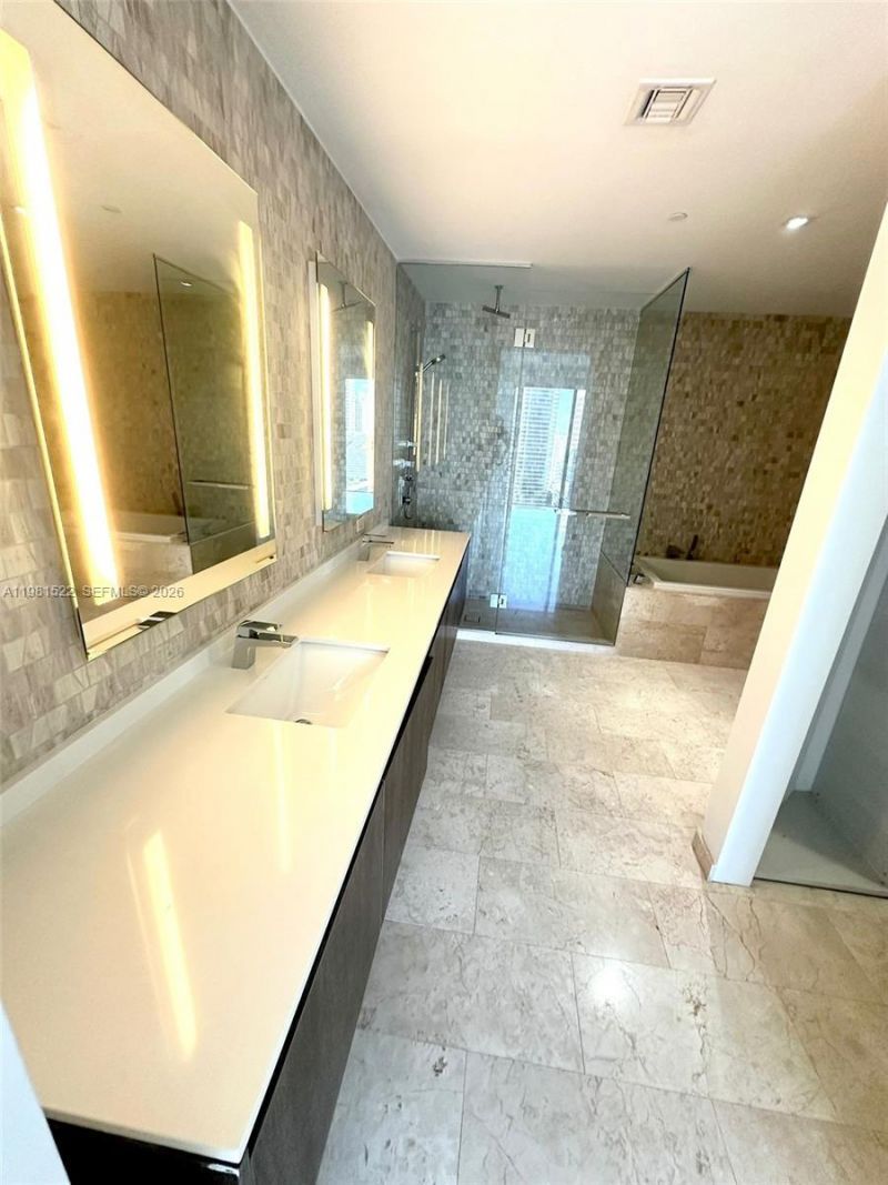 88 SW 7th St , Unit 2005, Miami, FL 33130 Photo