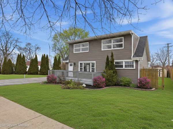 5831 W 81st Place, Burbank, IL 60459