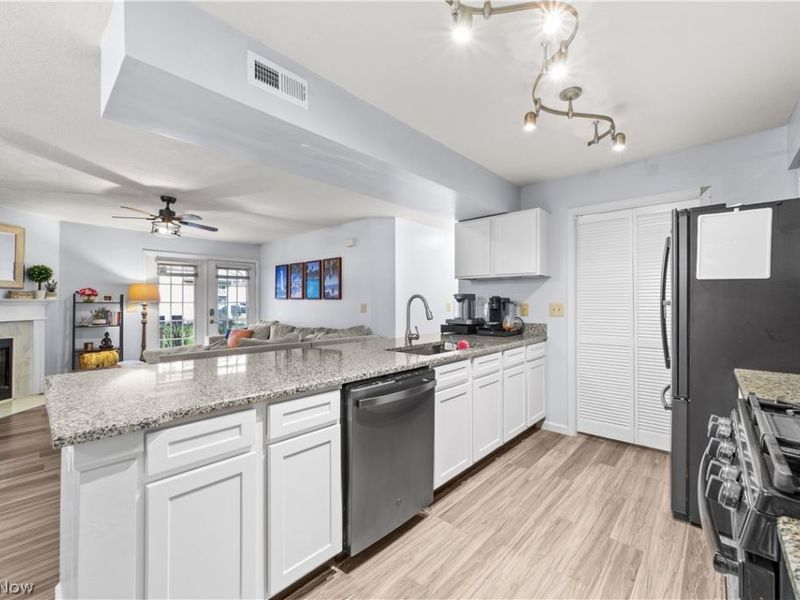 22624 Lenox Drive , Unit 712, Fairview Park, OH 44126 Photo 8