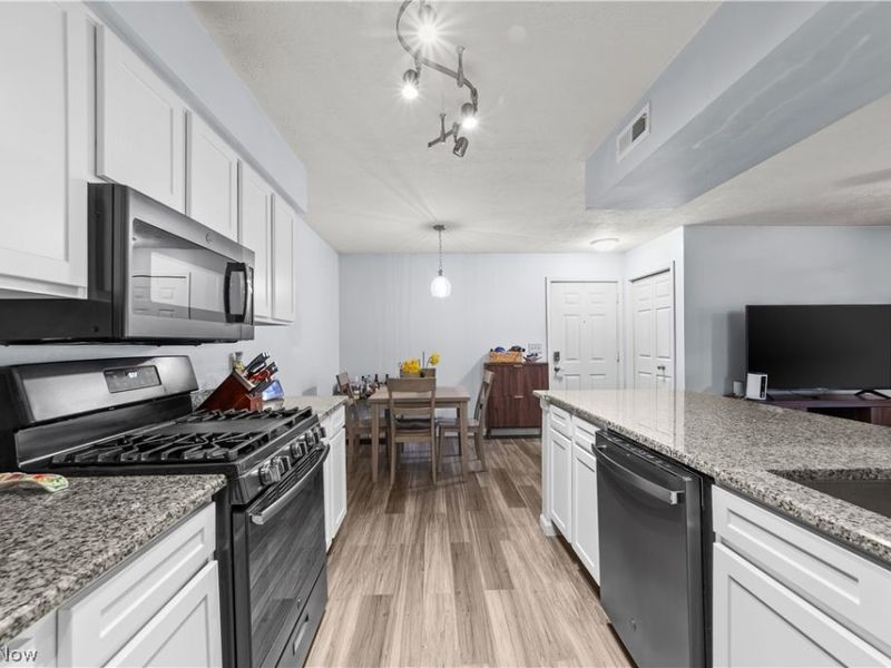 22624 Lenox Drive , Unit 712, Fairview Park, OH 44126 Photo 9