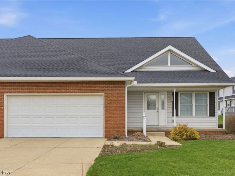 2735 Doral Circle SE, Massillon, OH 44646 Photo 1