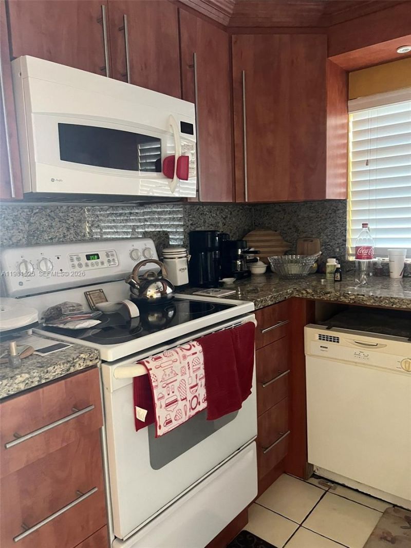 1100 Colony Point Cir , Unit 201, Pembroke Pines, FL 33026 Photo