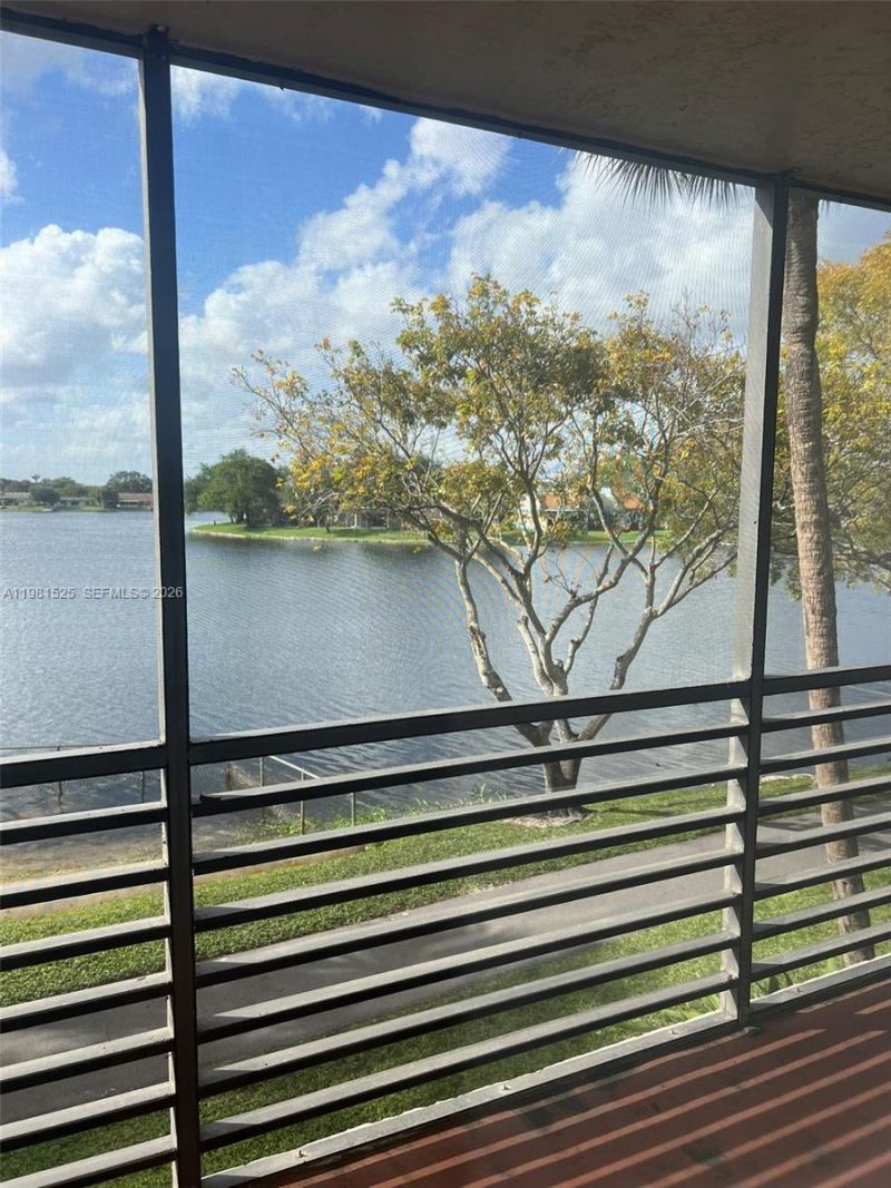 1100 Colony Point Cir , Unit 201, Pembroke Pines, FL 33026 Photo