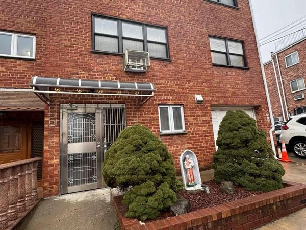 5814 75th Street , Middle Village, NY 11379