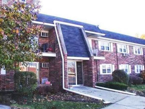 2343 Ogden Avenue, Unit 10, Downers Grove, IL 60515