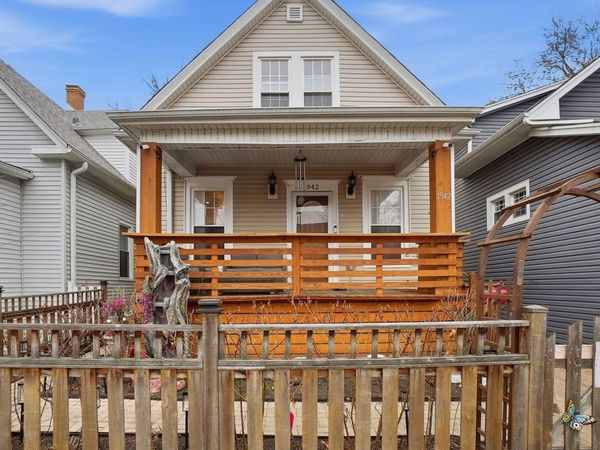 1942 W Fargo Avenue, Chicago, IL 60645