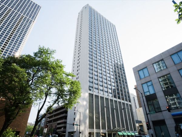 2 E OAK Street, Unit 2002, Chicago, IL 60611