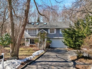 25 Cliff Road W, Wading River, NY 11792