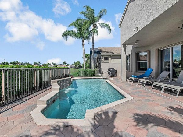 7775 Ocean Sunset Dr, Lake Worth, FL 33467
