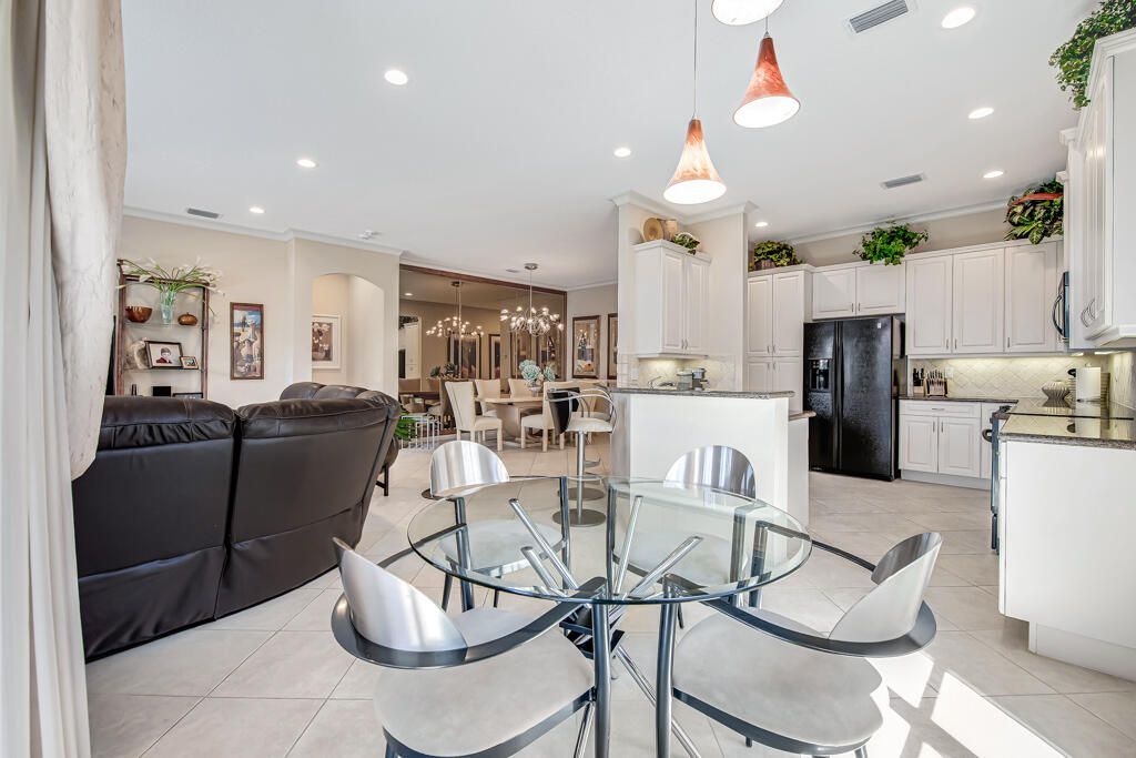 7775 Ocean Sunset Dr, Lake Worth, FL 33467 Photo