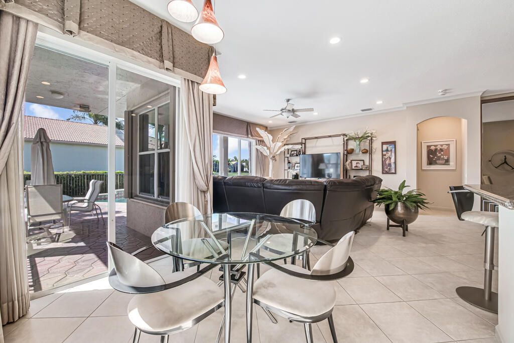 7775 Ocean Sunset Dr, Lake Worth, FL 33467 Photo