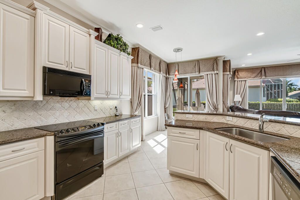 7775 Ocean Sunset Dr, Lake Worth, FL 33467 Photo