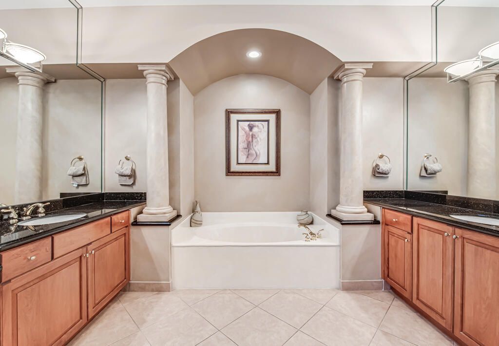 7775 Ocean Sunset Dr, Lake Worth, FL 33467 Photo