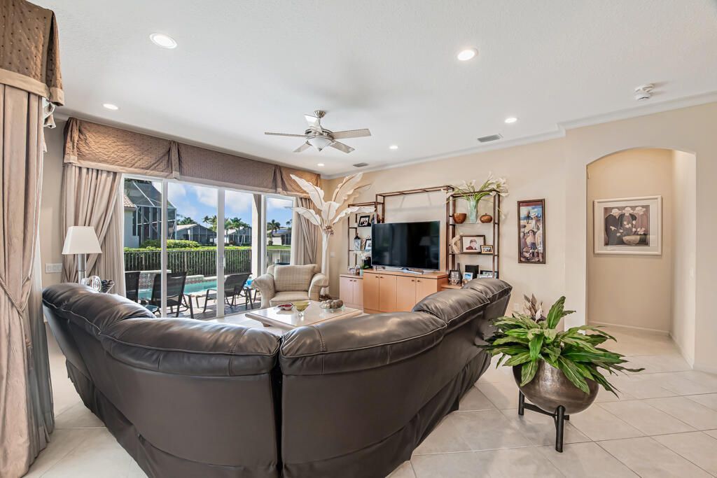 7775 Ocean Sunset Dr, Lake Worth, FL 33467 Photo