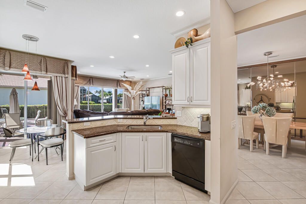 7775 Ocean Sunset Dr, Lake Worth, FL 33467 Photo