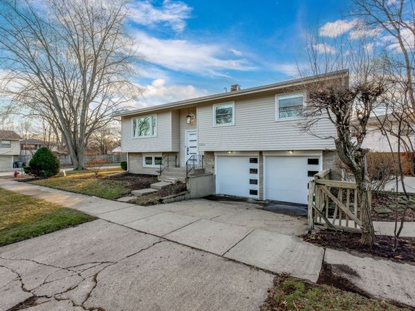 9132 Lincolnwood Drive, Evanston, IL 60203