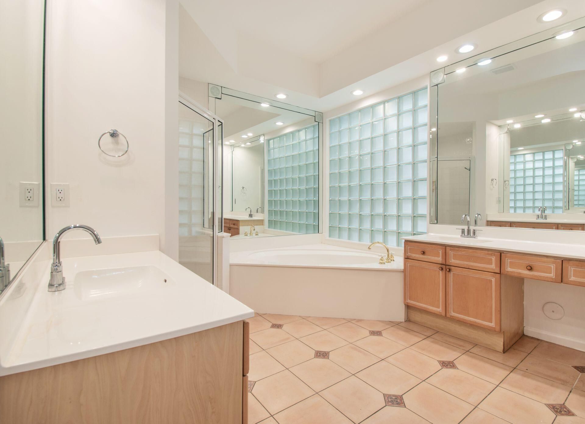 2466 Bay Isle Court, Weston, FL 33327 Photo