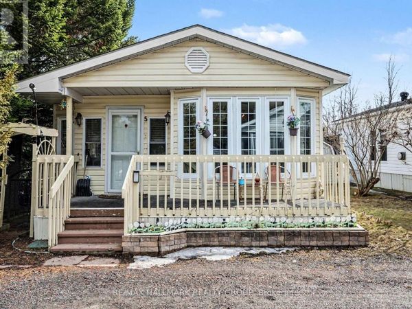5 Strickland Private, Ottawa, ON K0A1B0