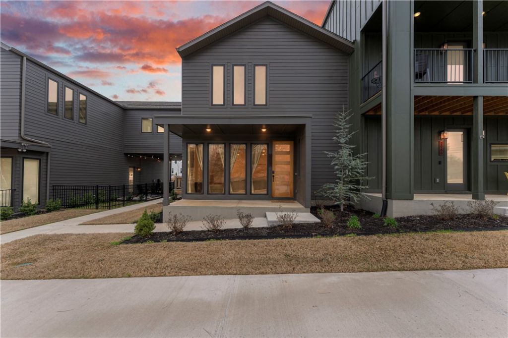 2972 N Old Missouri Road, Fayetteville, AR 72703 Main Photo