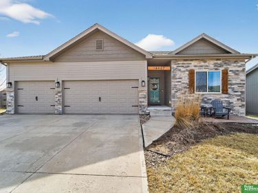 18807 Cottonwood Street, Omaha, NE 68136