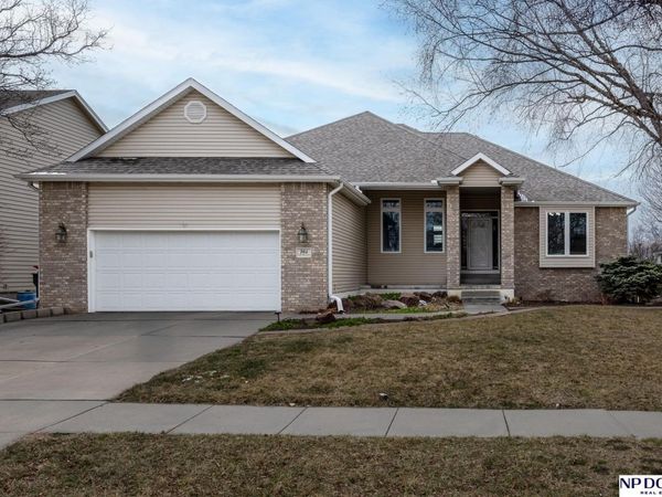 7411 San Mateo Lane, Lincoln, NE 68516