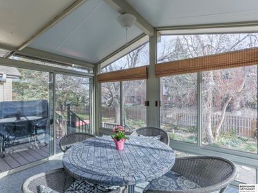 6617 S 108th Avenue , Omaha, NE 68137