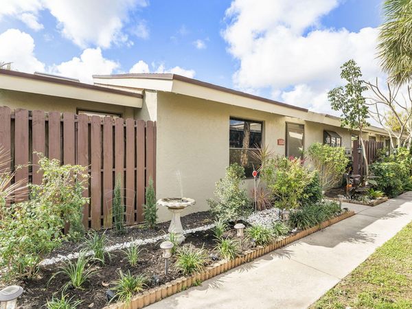 153 Meadows Dr, Boynton Beach, FL 33436