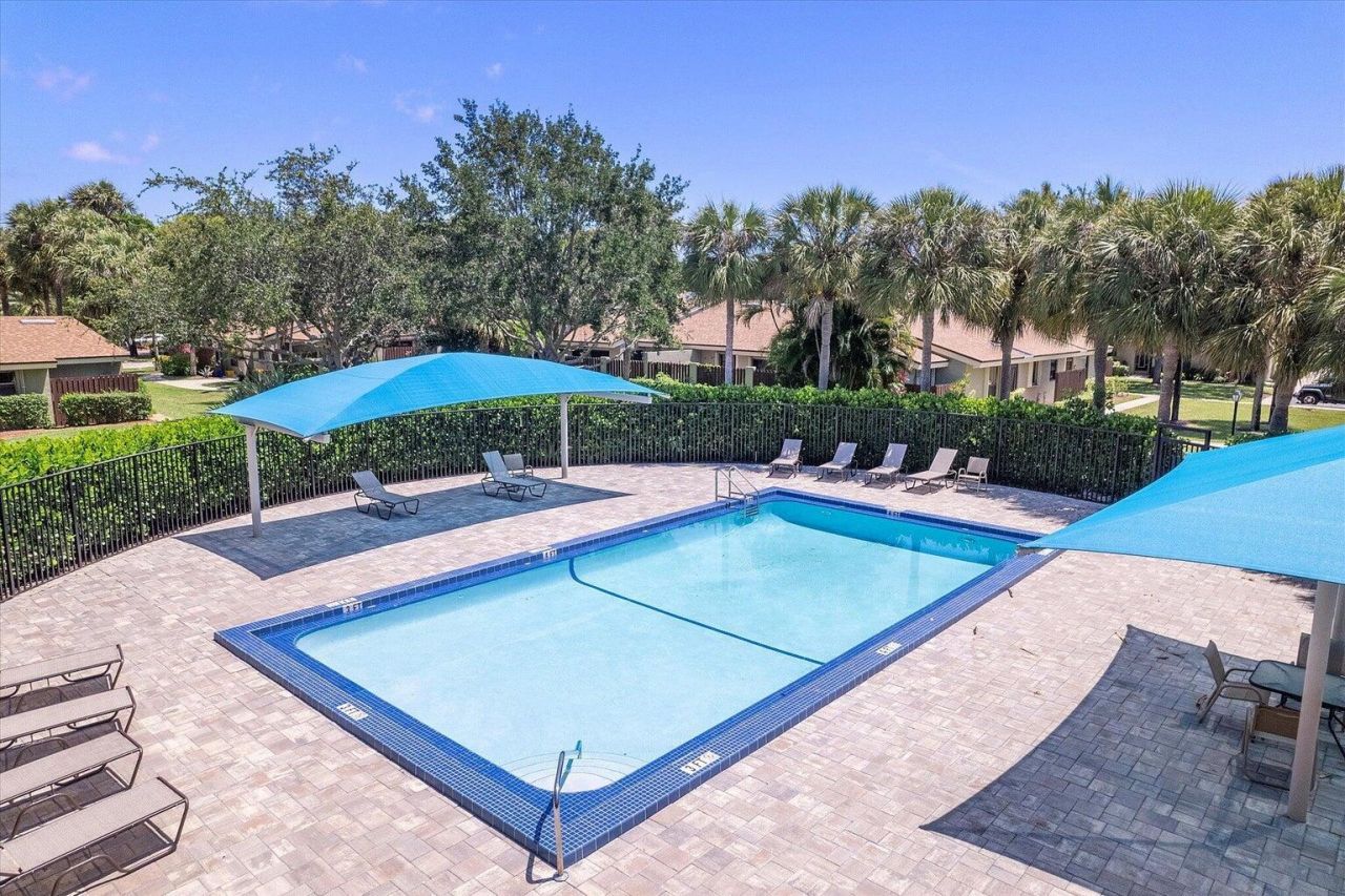 153 Meadows Drive, Boynton Beach, FL 33436 Photo