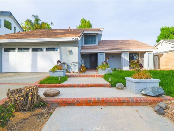 25426 Avenida Escalera, Valencia, CA 91355